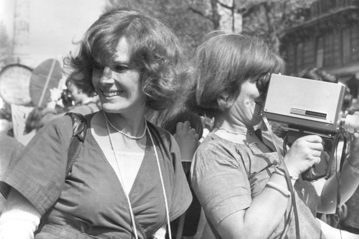 Delphine Seyrig e Ioana Wieder numa manifestação, nos anos 70