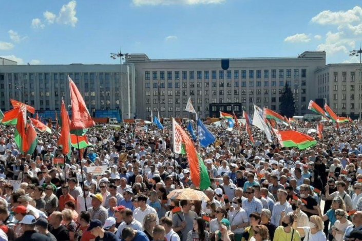 Manifestação em Minsk de apoio a Lukashenko, este domingo 