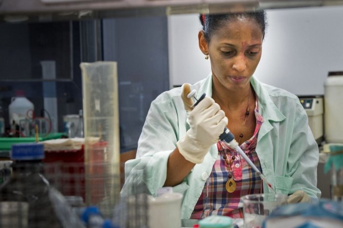 As autoridades sanitárias cubanas deram luz verde à primeira etapa de ensaios clínicos da vacina designada como «Soberana 01»