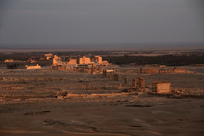 Vista da cidade antiga de Palmira, do oásis e do deserto, ao fim do dia, a partir do castelo árabe (Novembro de 2008)