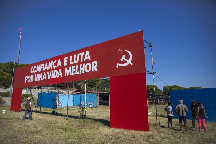Pórtico «Confiança e luta por um futuro melhor», no espaço da Festa do Avante!, na Quinta da Atalaia, Amora, Seixal, a 3 de setembro de 2020. A Festa do Avante! decorre entre 4 e 6 de Setembro.