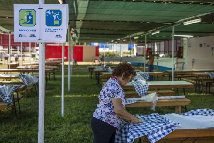 Preparação de espaços seguros de refeição, no espaço da Festa do Avante!, na Quinta da Atalaia, Amora, Seixal, a 3 de setembro de 2020. A Festa do Avante! decorre entre 4 e 6 de Setembro.