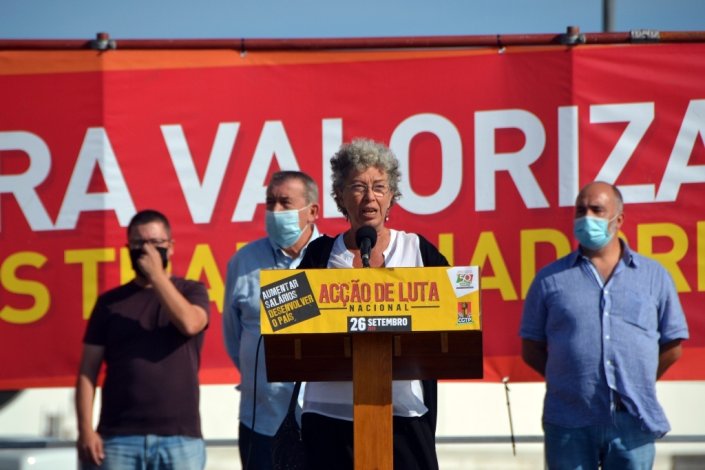 Isabel Camarinha, secretária-geral da CGTP-IN, dirigiu-se aos trabalhadores no final da manifestação, que terminou no Terreiro do Paço
