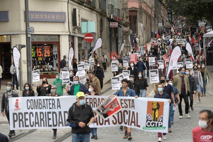 As acções de luta convocadas pela CGTP-IN ocorreram em 18 localidades do País. Também no Porto, centenas desfilaram exigindo o aumento dos salários e a defesa dos direitos dos trabalhadores, 26 de Setembro, Porto.