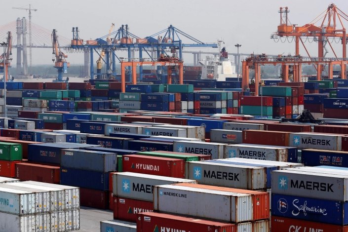 Terminal portuário em Haiphong, no Norte do Vietname