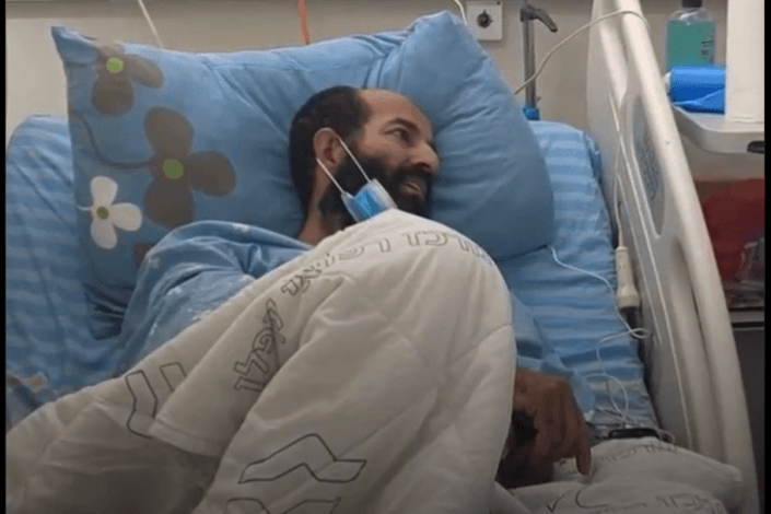 Imagem de um vídeo realizado pelo advogado de Maher al-Akhras, há 100 dias em greve de fome, e publicado pela Quds News Network 