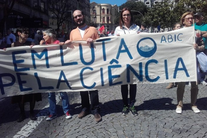 Faixa da ABIC na manifestação do 1.º de Maio de 2016