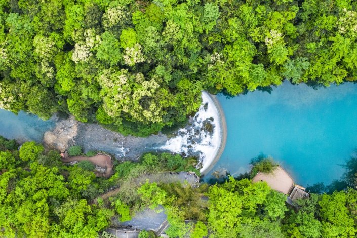 Vista aérea da zona paisagística de Xiaoqikong, na província de Guizhou