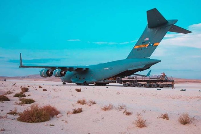 Avião militar norte-americano na base ilegal de al-Shaddadi, na província de Hasaka, Nordeste da Síria