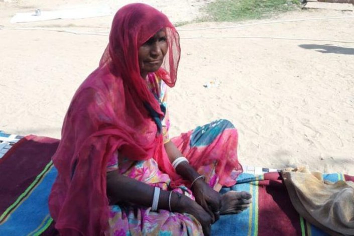 Kamala Bhil, mulher da comunidade Adivasi cujo marido morreu de silicose