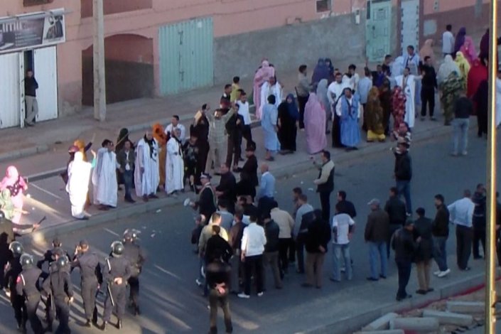 Carga da Polícia marroquina sobre civis saarauís nos territórios ocupados (imagem de arquivo)