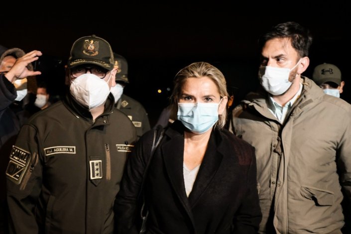 A ex-presidente «de facto Jeanine Áñez no momento da sua detenção na região de Beni, Bolívia, a 13 de Março de 2021