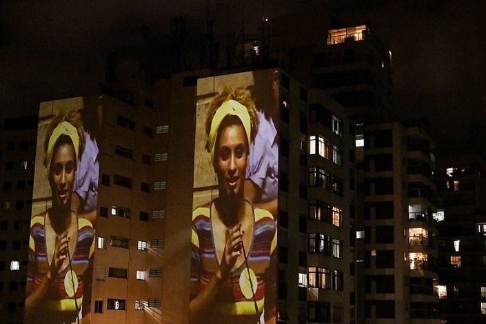 A imagem de Marielle Franco foi projectada em edifícios de várias capitais brasileiras; no caso, São Paulo