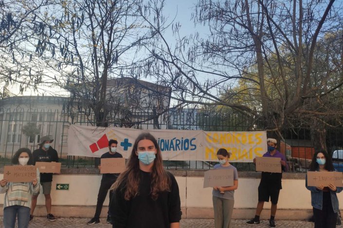 Estudantes da Escola Sebastião da Gama assinalam, de forma simbólica, o Dia Nacional do Estudante. Setúbal, 24 de Março de 2021