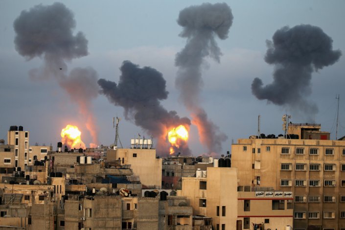 A aviação israelita levou a cabo centenas de ataques sobre o enclave cercado de Gaza