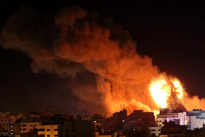 Bombardeamento das forças israelitas sobre a Faixa de Gaza esta quinta-feira à noite