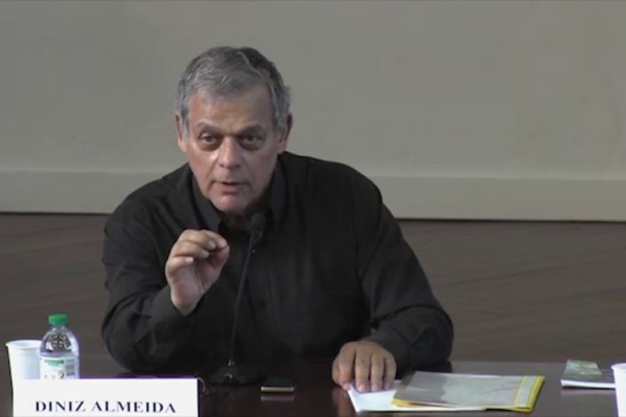 Dinis de Almeida durante uma intervenção no II Congresso Internacional de Marx em Maio, na Faculdade de Letras de Lisboa, em Maio de 2014