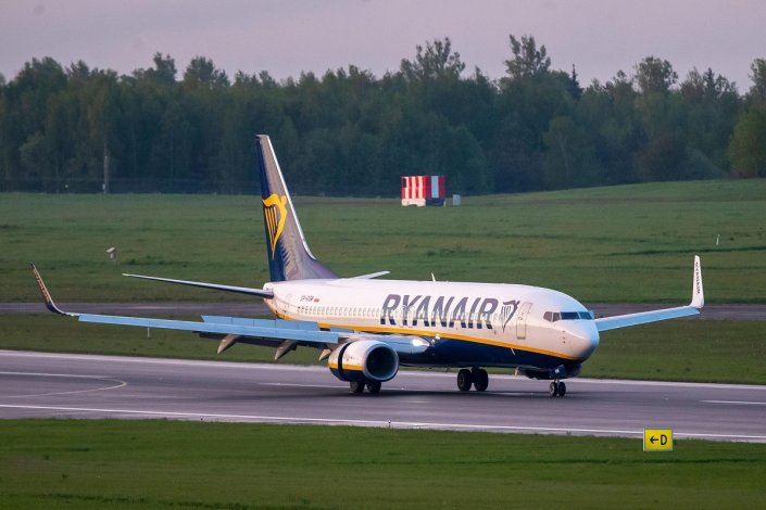 O Ministério do Transporte da Bielorrússia convidou agências aéreas internacionais a participar numa investigação sobre a aterragem de emergência de um voo da Ryanair em Minsk 