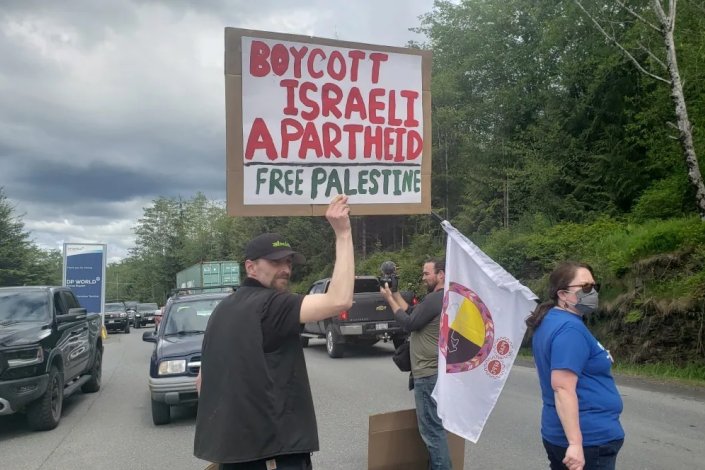 Um dos solidários com a Palestina em Prince Rupert, na Colúmbia Britânica, Canadá 