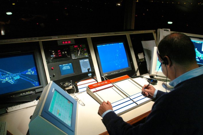 Centro de controlo de tráfego aéreo de Lisboa da Navegação Aérea de Portugal (NAV) no aeroporto de Lisboa (imagem de arquivo)