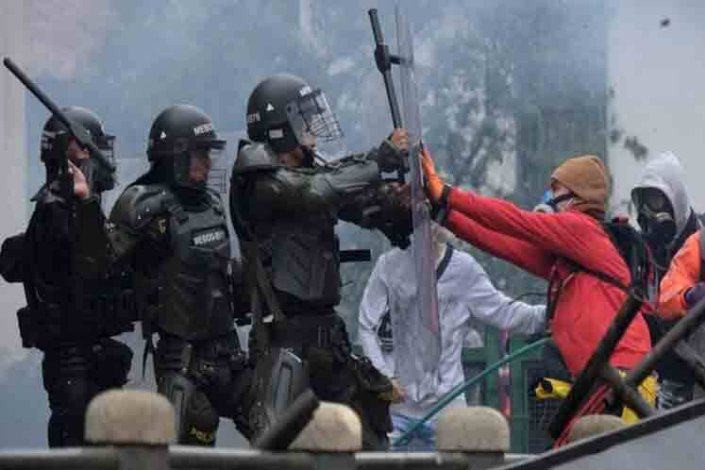 Sucedem-se as denúncias de abusos cometidos pelas forças policiais na Colômbia, sobretudo pelo Esquadrão Móvel Antidistúrbios (Esmad)