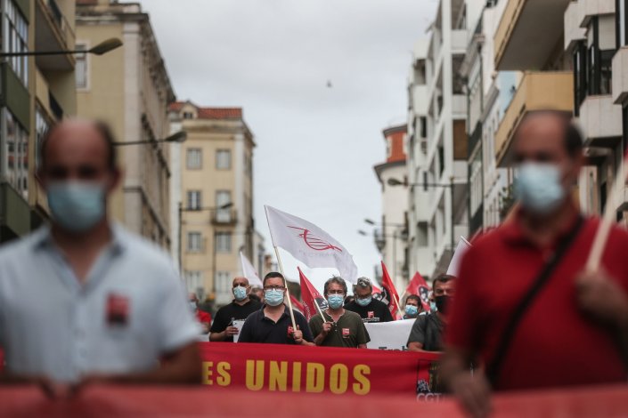 Trabalhadores do sector ferroviário da CP e das várias empresas IP (Infraestruturas, Telecom, Engenharia e Património)  manifestaram-se em Lisboa, a 6 de Julho de 2021, por um aumento geral dos salários urgente que evite a perda de mais trabalhadores neste sector-chave da economia, onde predominam baixos salários