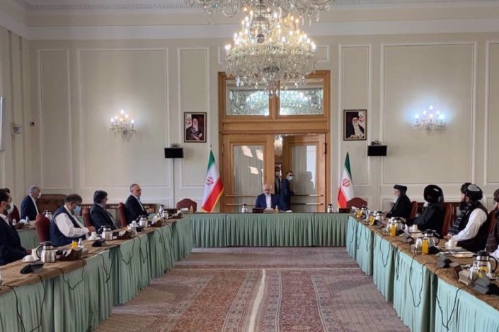 Representantes do governo afegão e dos talibãs reuniram-se em Teerão, Irão, a 7 de Julho de 2021, num encontro patrocinado pela diplomacia iraniana para promover um diálogo intra-afegão<br />