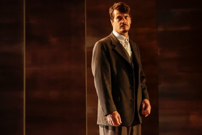 Cláudio da Silva interpreta a obra <em>Se Isto é um Homem</em>, com encenação de Rogério de Carvalho