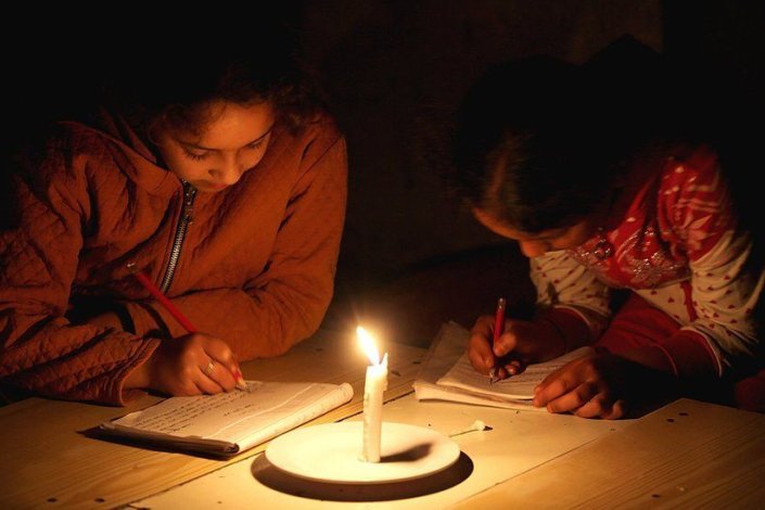 Devido ao bloqueio imposto por Israel ao enclave palestiniano cercado desde 2007, a falta de electricidade é crónica em Gaza