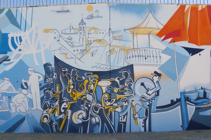 Pormenor do mural renovado do Mercado Municipal do Seixal, das artistas Mosaik e Mar, a partir de um projeto da autoria de Eduardo Palaio 
