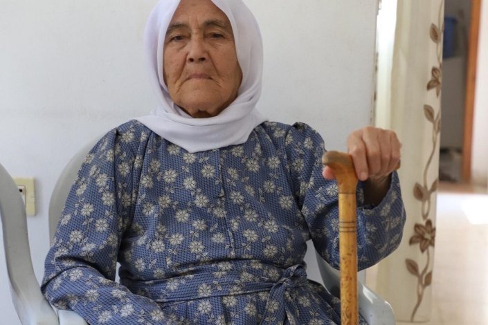 Khadra Abu Sariyyi, agora com 84 anos, perdeu a casa da família no acampamento de Jenin duas vezes, demolida pelo Exército israelita