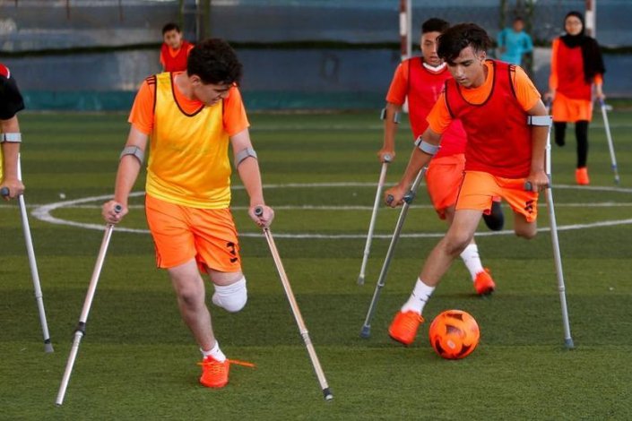 26 crianças palestinianas, da Faixa de Gaza, que pertencem à Associação de Futebol de Palestinianos Amputados, preparam-se para participar no torneio de sub-16 para pessoas amputadas em bombardeamentos, por míssil, israelitas. Cerca de 80 homens amputados participam no torneio para adultos. <br />