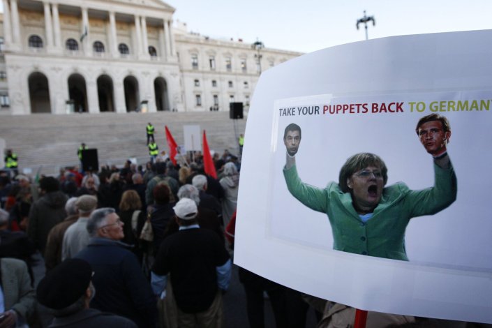 Protesto da CGTP-IN contra a visita da chanceler alemã Angela Merkel a Portugal, que foi recebida com várias manifestações em vários pontos da cidade e do país 
