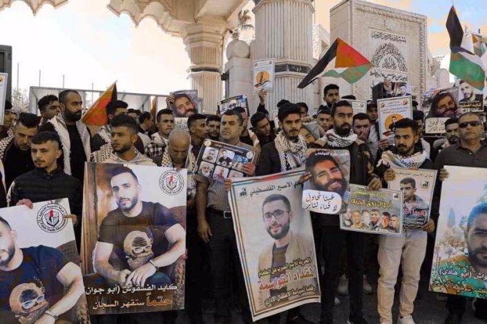 Mobilização de apoio aos prisioneiros palestinianos em greve de fome nas cadeias israelitas, na cidade de al-Khalil/Hebron, a 24 de Outubro de 2021