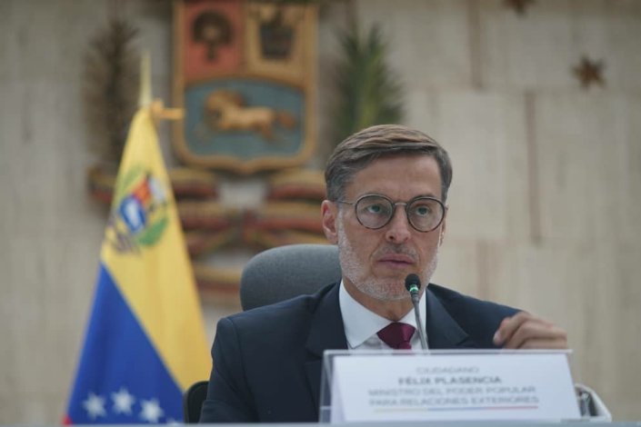 O ministro venezuelano dos Negócios Estrangeiros, Félix Plasencia, considera que Washington «se recusa a aceitar a indiscutível realidade da existência do governo» liderado por Nicolás Maduro 