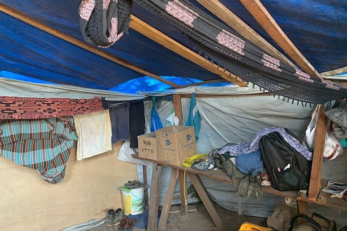 Os trabalhadores viviam em barracões em condições 