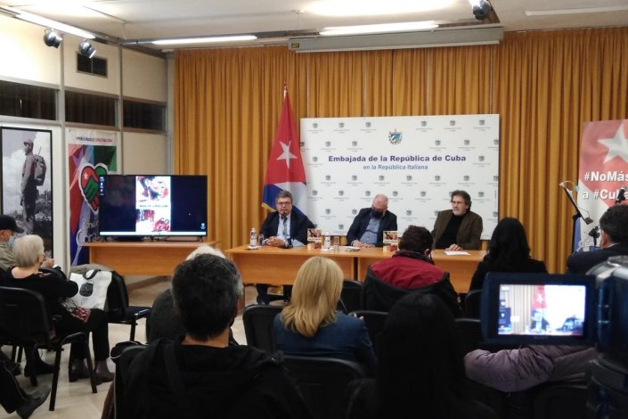 O escritor Roberto Fraschetti apresentou na Embaixada de Cuba em Itália o seu mais recente romance