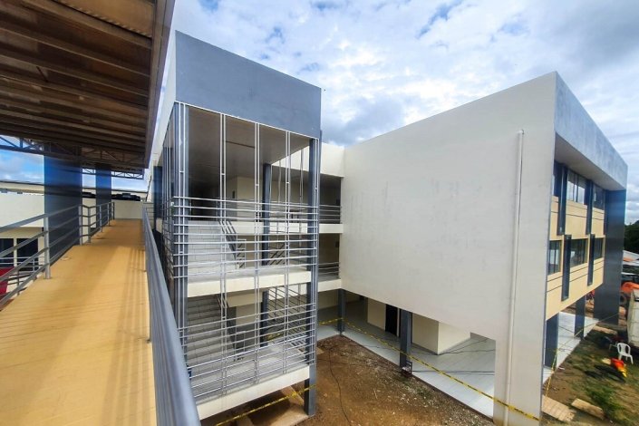 Com os governos liderados por Evo Morales e, agora, por Luis Arce, a Bolívia tem apostado na Educação; na imagem, infra-estruturas escolares inauguradas em Novembro último no muncípio de San Andrés, departamento de Beni