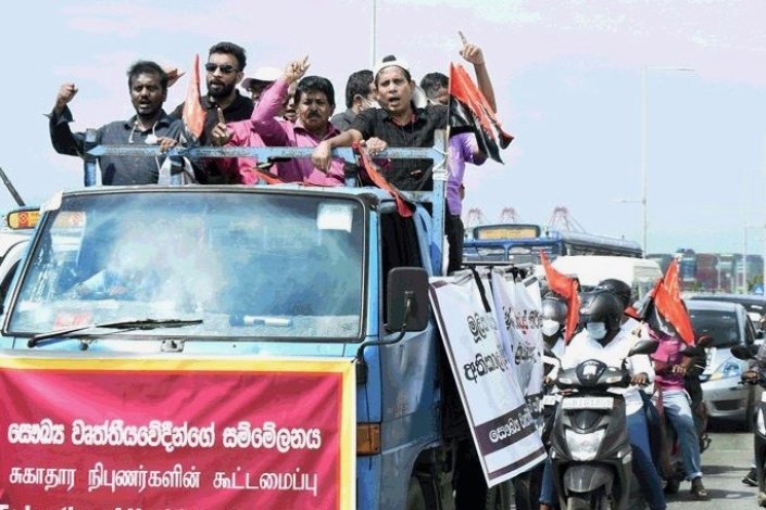 Trabalhadores durante a jornada de greve no Sri Lanka