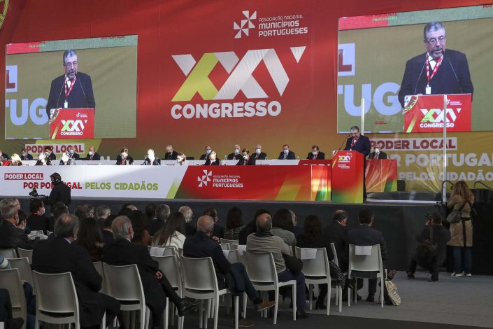 O presidente cessante da Associação Nacional de Municípios Portugueses (ANMP), Manuel Machado, intervém durante a sessão de abertura do XXV Congresso da Associação Nacional de Municípios Portugueses, em Aveiro. 11 de Dezembro de 2021