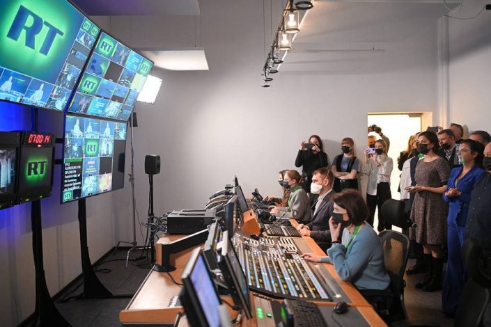 Sala de controlo da <em>RT DE</em>, em Moscovo (Rússia), no dia 16 de Dezembro de 2021