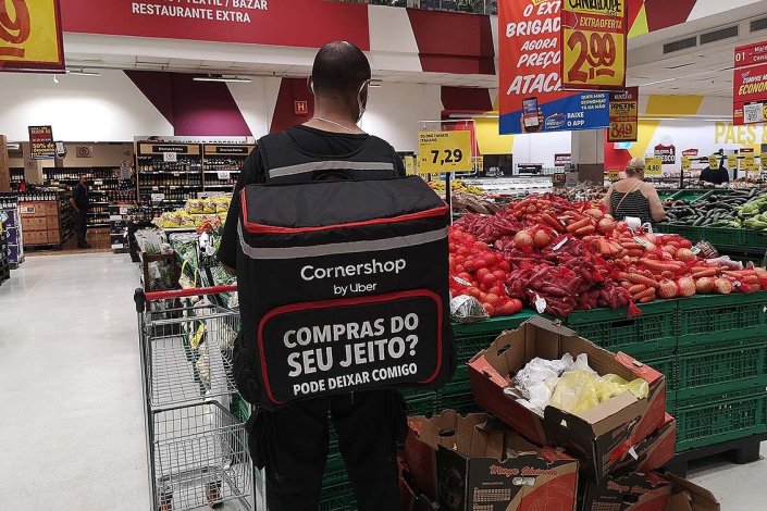 O trabalho informal representa mais de 40% da população ocupada no Brasil 