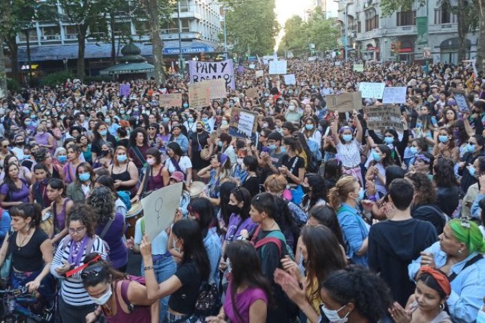 Manifestação em Montevideu contra os casos recentes de violação e abuso sexual registados no Uruguai