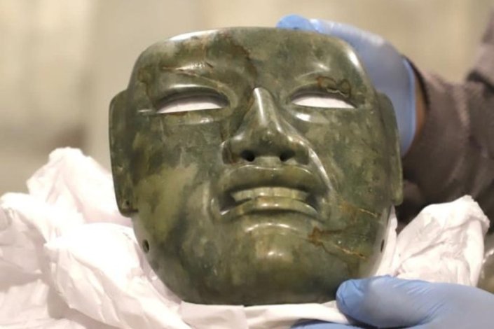 Peça olmeca, do período clássico restituída ao México, que tem feito uma intensa campanha pela devolução do património saqueado ao país nas várias fases da sua história