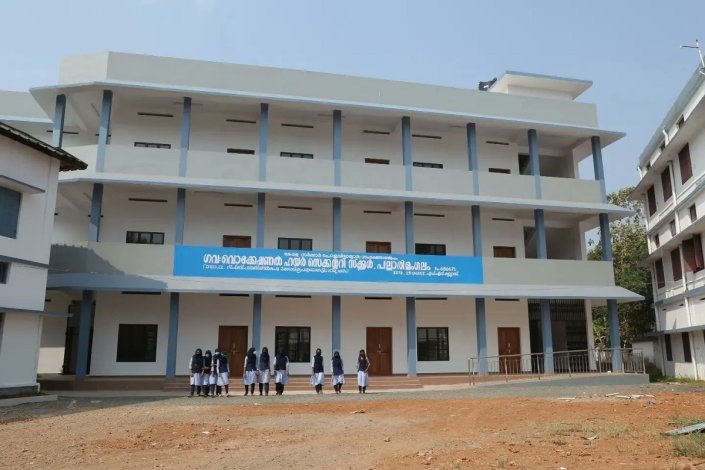 O novo plano de acção de 100 dias do governo de Kerala começou com a inauguração de 53 novos edifícios escolares públicos