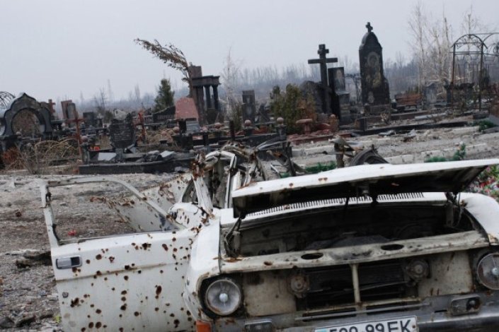 Zona do Donbass bombardeada pelas forças ucranianas; de acordco com as milícias populares em Lugansk, os bombardeamentos prosseguem