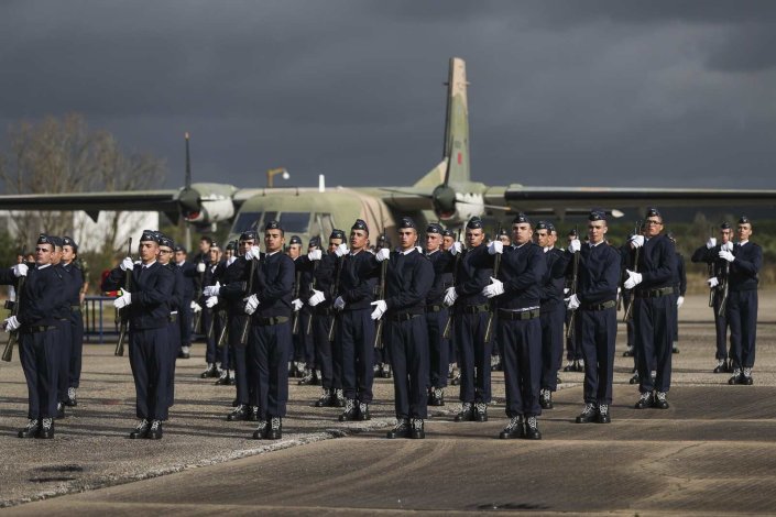 Cerimónia de juramento de bandeira no Centro de Formação Militar e Técnica da Força Aérea 