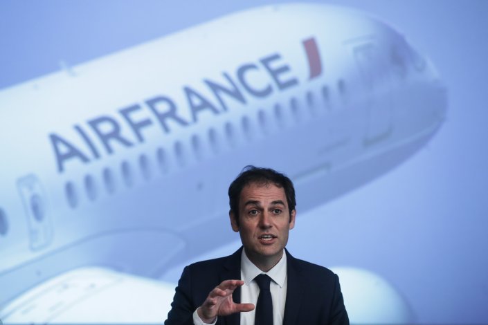 O novo diretor-geral Ibérico do Grupo Air France-KLM, Laurent Perrier, fala sobre as novidades da Air France e da KLM para 2022 em Portugal, num hotel em Lisboa, a 9 de Março de 2022