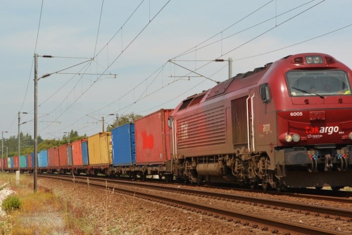 Comboio de mercadorias operado pela Takargo, operadora do sector ferroviário do grupo Mota Engil. Em Março de 2022 foi vendida à SNCF francesa