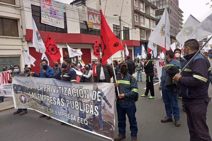 Manifestação em Quito contra as privatizações, em defesa dos direitos dos trabalhadores e da Educação e da Saúde públicas